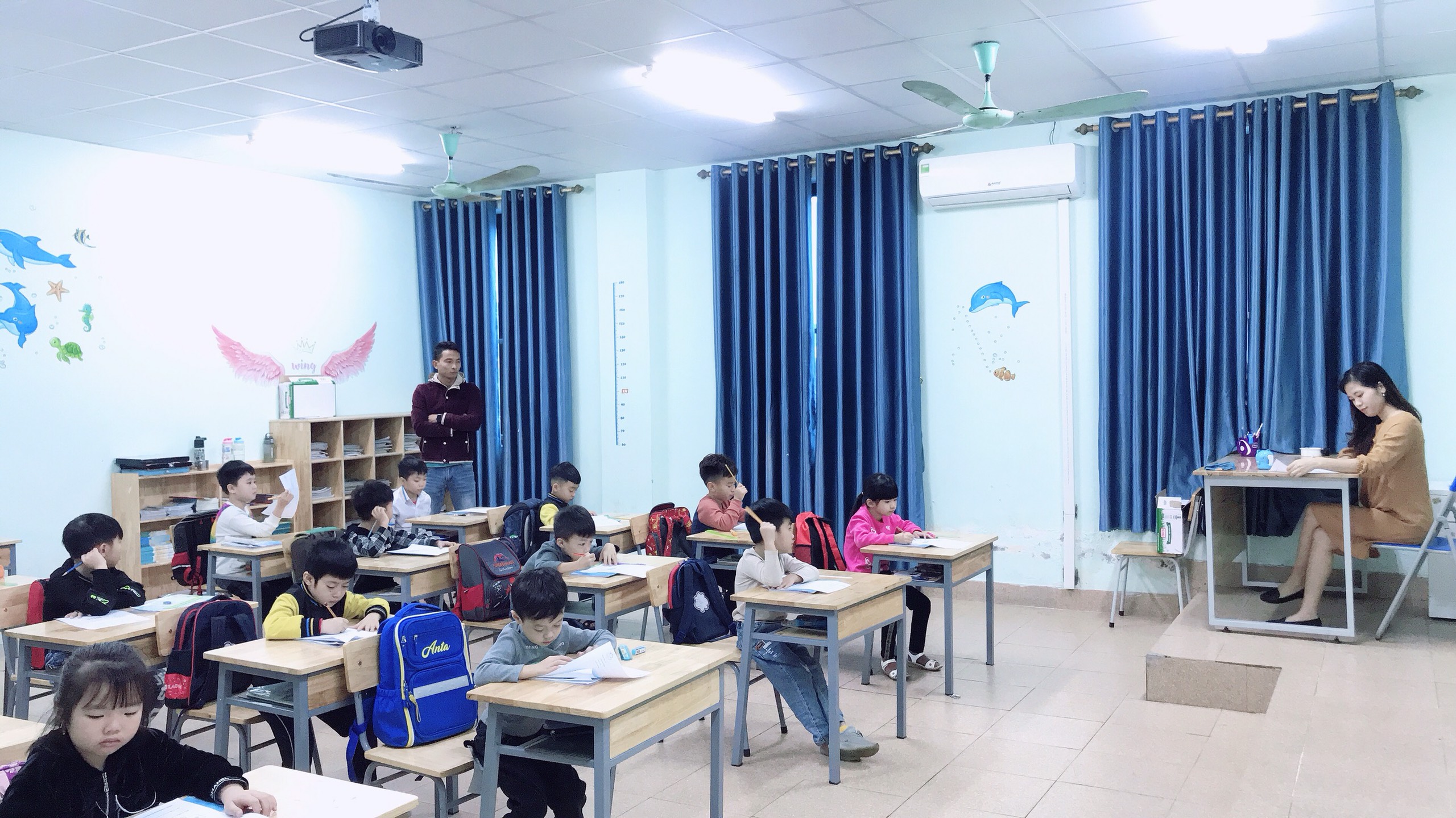 Học sinh Tiểu học hứng thú với tiết học ghép hình  Trường Phổ Thông Tân Hòa